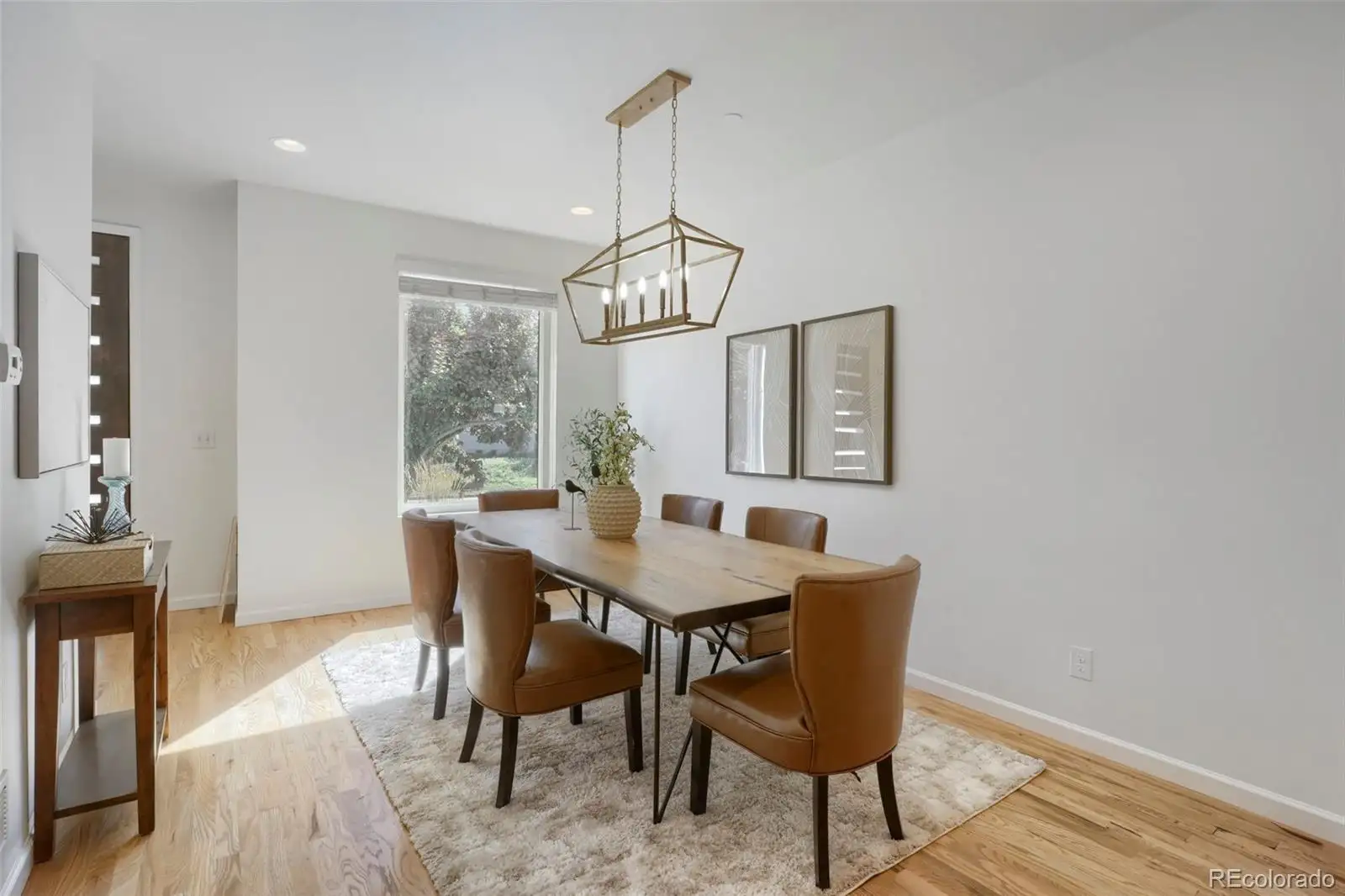 Dining area with a lantern pendant